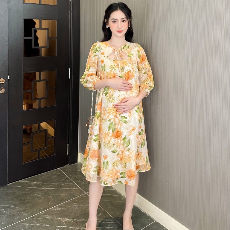 MEDYLA – Đầm bầu dự tiệc thu đông thiết kế 2 lớp tơ hoa cam lót lụa cổ buộc dây cho bầu đi chơi du lịch – VS1075 spe