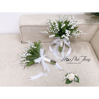 Bó hoa cưới cầm tay cô dâu linh lan