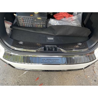 Ốp Chống trầy cốp, nẹp cốp sau Carbon xe Ford Everest 2017-2021, 2022-2025 Mẫu Vân Cacbon cao cấp