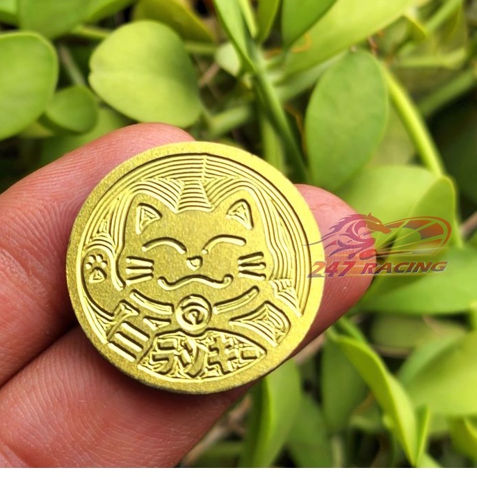Tem Mèo may mắn Titan VÀNG phi28 gắn trang trí cho xe máy mang lại may mắn cho gia chủ
