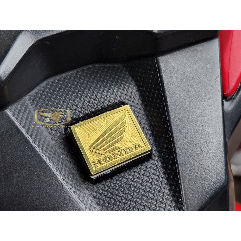 Tem TiTan Logo Cánh Chim Xi Vàng gắn được nhiều loại xe máy TREND rất Hot