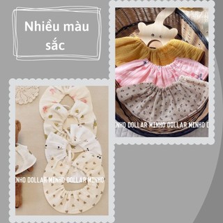 Yếm cổ tròn vải xô muslin THÊU TÊN có nấc chỉnh dành cho bé từ sơ sinh đến lớn Dollar Minho