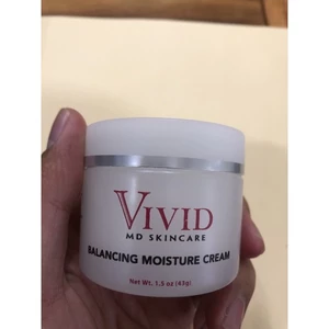 Balancing Moisture Cream - Vivid MD Skincare Balancing Moisture Cream là một loại kem dưỡng ẩm nhẹ điều chỉnh theo nhu c