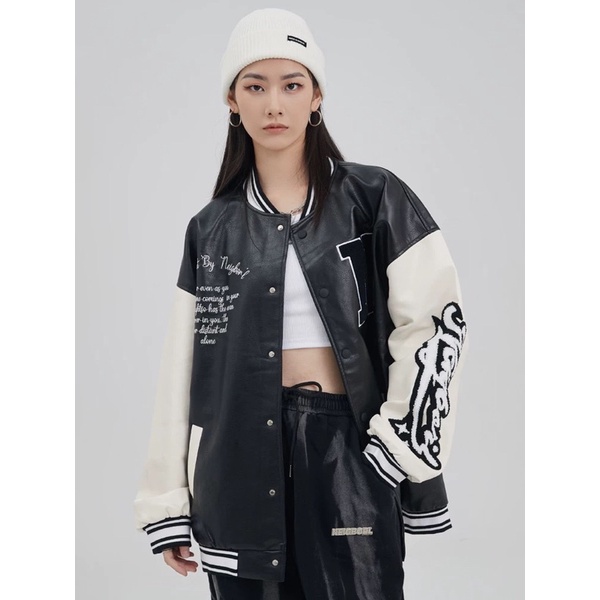 Áo khoác bomber da thêu chữ n form dáng rộng unisex nam nữ mặc được 2 màu xanh đen.
