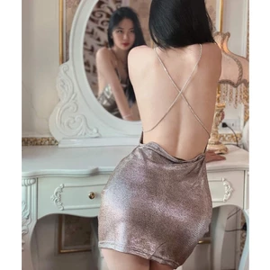 Đầm vàng ánh kim lấp lánh ôm body dây đính đá hở lưng sang trọng quyến rũ