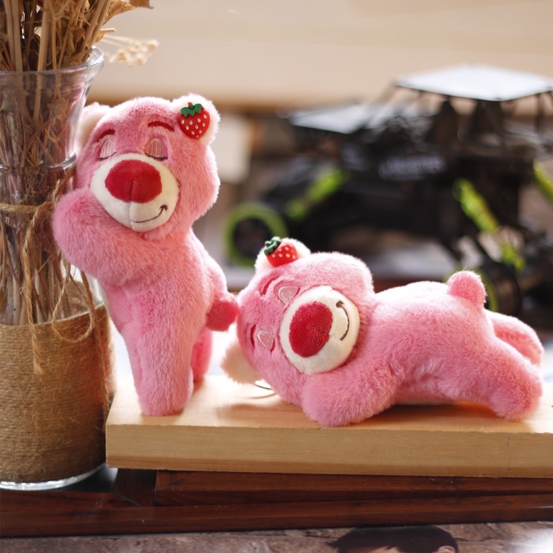 Gấu Lotso là một trong những nhân vật đáng yêu nhất trong phim Toy Story và khi bạn nhìn thấy ảnh của nó trên màn hình, bạn sẽ muốn xem tiếp!