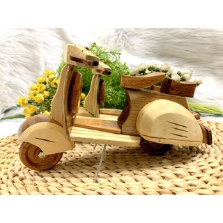 Xe Vespa bằng gỗ, xe máy bằng gỗ tự nhiên Gõ ( cở lớn)
