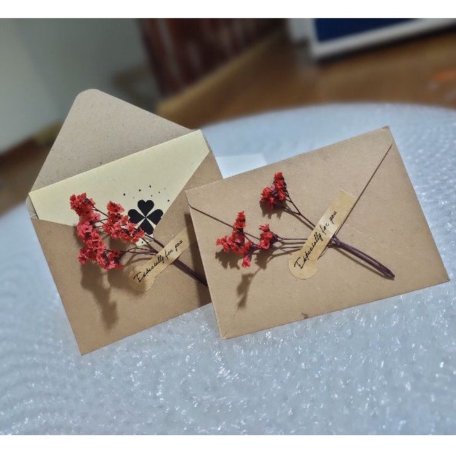 2 Thiệp hoa khô handmade phong cách vintage Hoa ngẫu nhiên (Bộ gồm 1 thiệp, 1 phong bì, 1 sticker, 1 hoa)