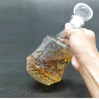Chai Thuỷ Tinh Trụ Tròn Vát Eo 750 ml Trong Suốt , Sang Trọng