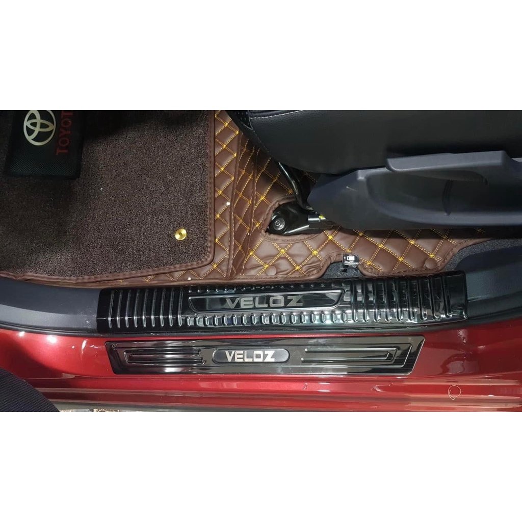 Ốp bậc cửa xe Toyota Veloz 2022- 2024, Chất liệu Titan chống xước