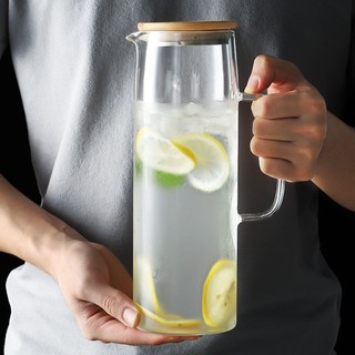 Bình đựng nước thuỷ tinh có quai cầm, bình nước nắp gỗ đơn giản
