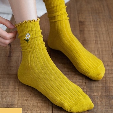 Tất vớ nữ nam cao nhiều màu cổ dài dễ thương có chi tiết hoa hàn quốc vải đẹp dày dặn Gem Boutique