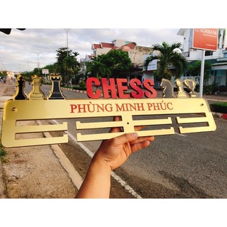Giá treo huy chương cờ vua siêu đẹp, siêu cute 58x18cm màu gold hiệu ứng kim loại