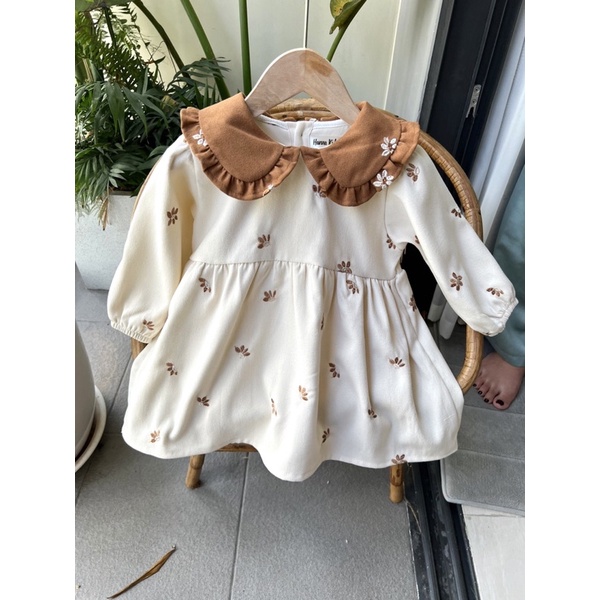 Váy thu đông bé gái thêu hoa phong cách Hàn Quốc 2 màu vintage Tiệm Nhà Bơ
