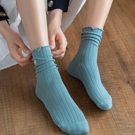Tất vớ nữ nam cao nhiều màu cổ dài dễ thương có chi tiết hoa hàn quốc vải đẹp dày dặn Gem Boutique