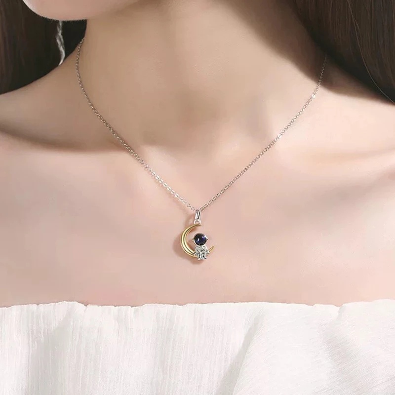 Vòng cổ Kim Loại Mặt Hình Phi Hành Gia / Mặt Trăng / Ngôi Sao 3D Đơn Giản Sáng Tạo Thời Trang Cho Cặp Đôi