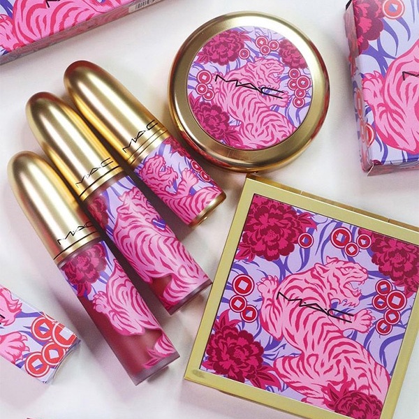 Son kem lì MAC Luck Be A Lotus Powder Kiss Liquid Lipcolour Lunar Luck