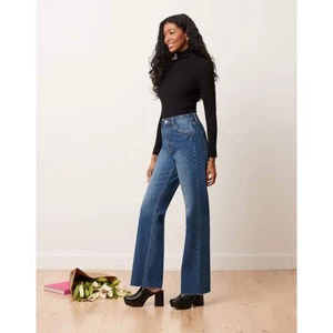 Quần jean ống loe nhẹ rách gấu Yoga jeans
