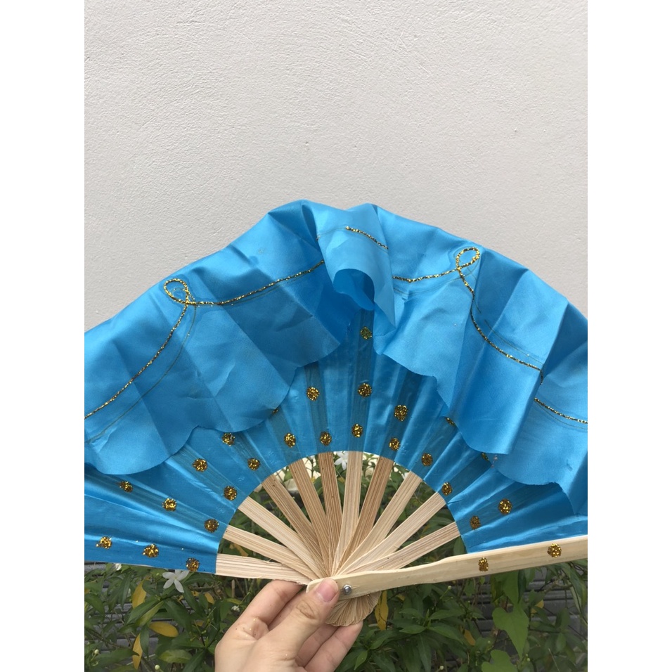 QUẠT MÚA CẦM TAY _QUẠT VẢI LỤA KHỔ TO MÀU | Shopee Việt Nam
