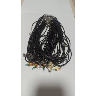 Dây chuyền bện thủ công với mặt dây chuyền dễ thương