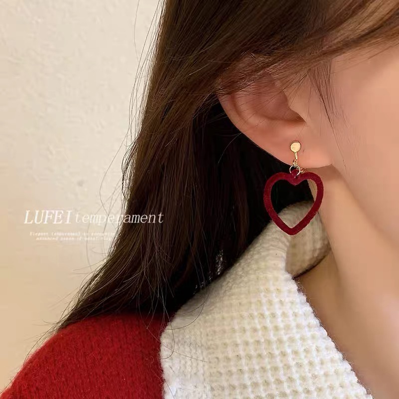 Kẹp tai nữ màu đỏ sang trọng, không cần xỏ khuyên, phù hợp mùa lễ hội