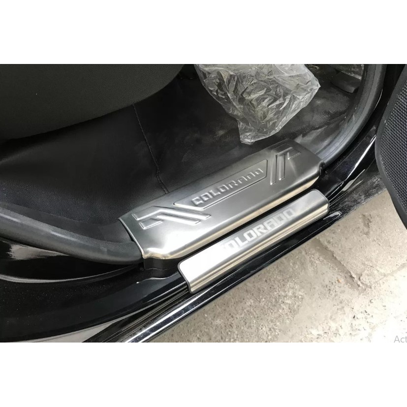 Ốp bậc cửa xe Colorado 2016-2021, nẹp cửa chống trầy INOX - TITAN CAO CẤP - BỘ 8 MIẾNG TRONG NGOÀi