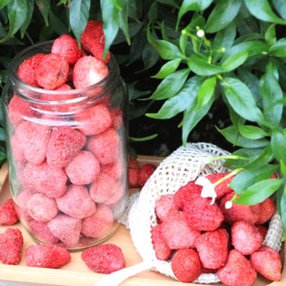 Dâu Tây Sấy Giòn Nguyên Trái Thượng Hạng - Snack Lành Mạnh, 100% Tự Nhiên, Không Đường Thêm 100g