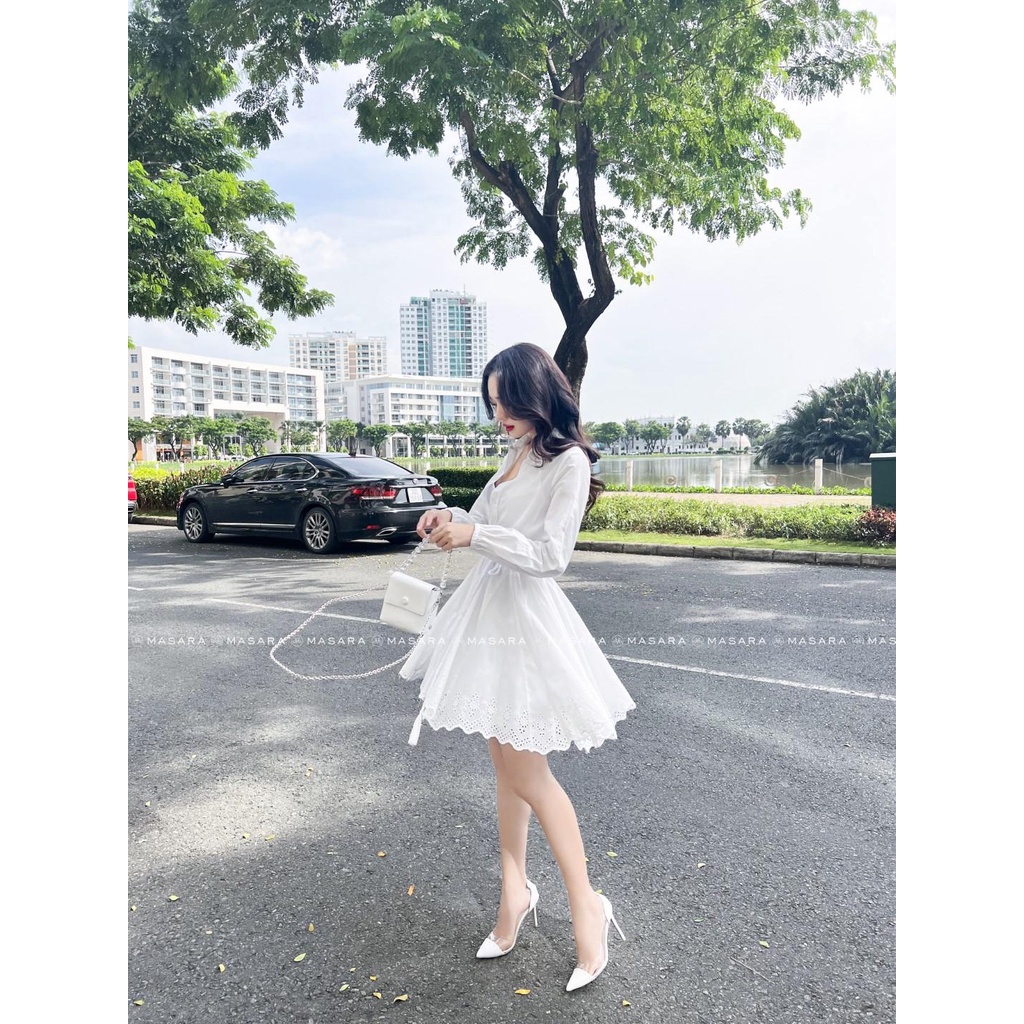 Đầm MASARA chất liệu boi trắng form xòe, chân váy thêu ren