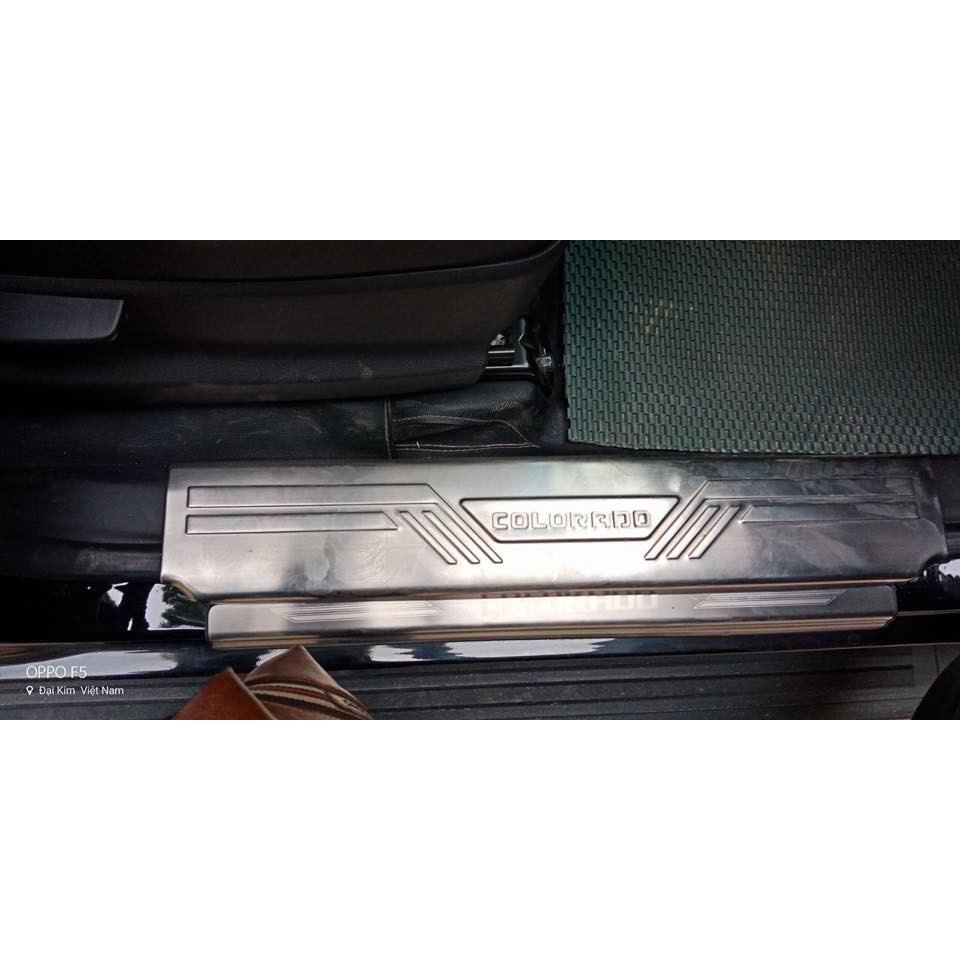 Ốp bậc cửa xe Colorado 2016-2021, nẹp cửa chống trầy INOX - TITAN CAO CẤP - BỘ 8 MIẾNG TRONG NGOÀi