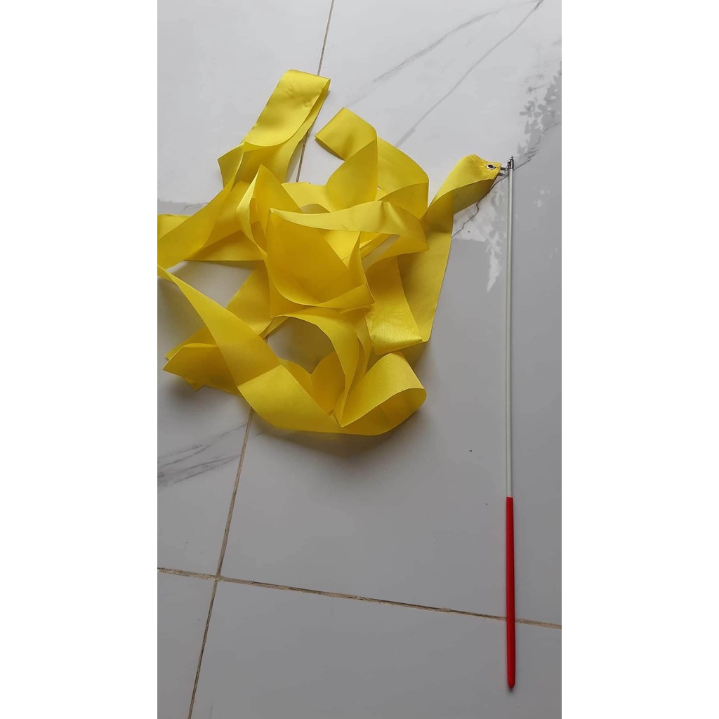 Que múa lụa biểu diễn dây lụa dài 4 mét, Que tập thể dục nhịp điệu