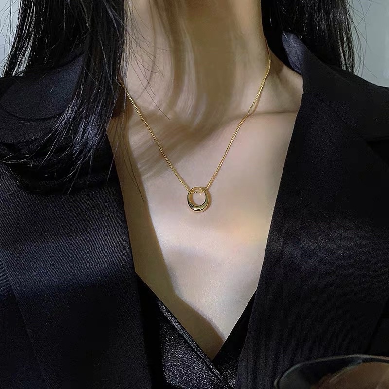 Dây chuyền nữ titan vintage mặt kiểu oval rỗng không gỉ