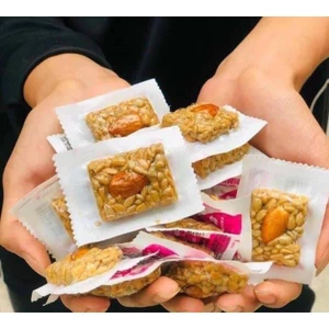 10 cai kẹo hướng dương mật ong hạnh nhân