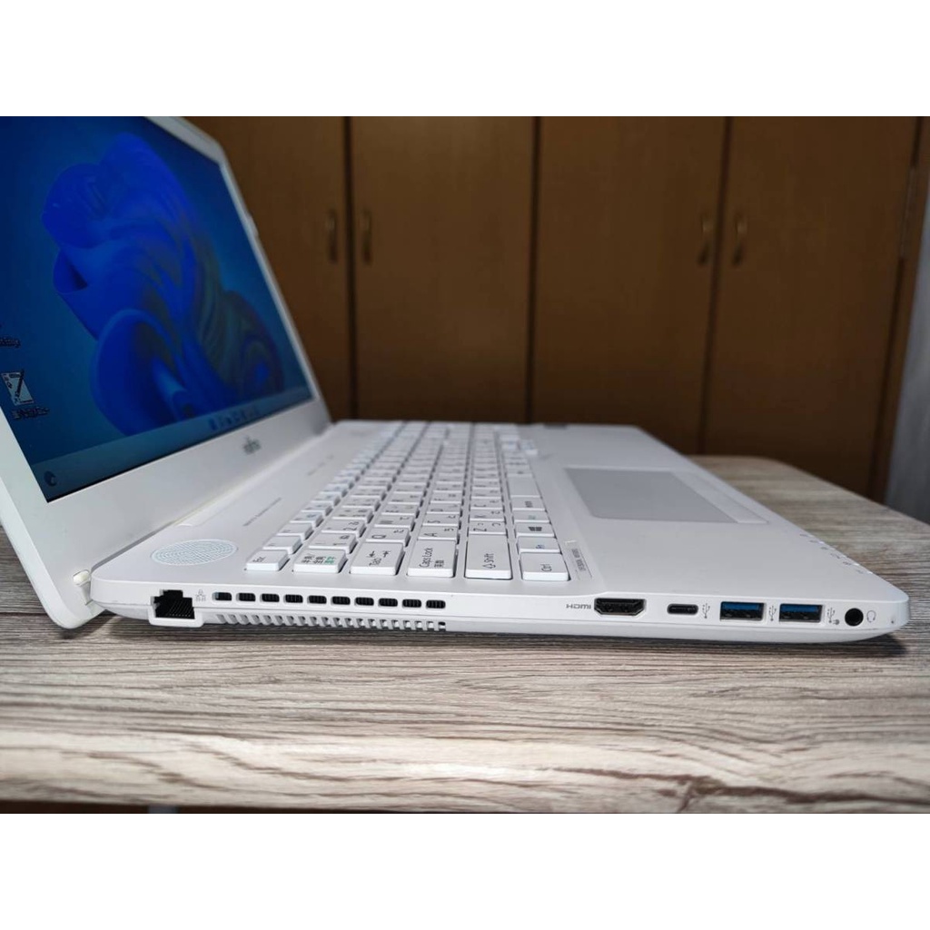 Laptop Fujitsu AH50/B3 Core i7-7700HQ, 16gb ram, 512gb SSD Laptop Fujitsu AH50/B3 Core i7-7700HQ, 16gb ram, 512gb SSD