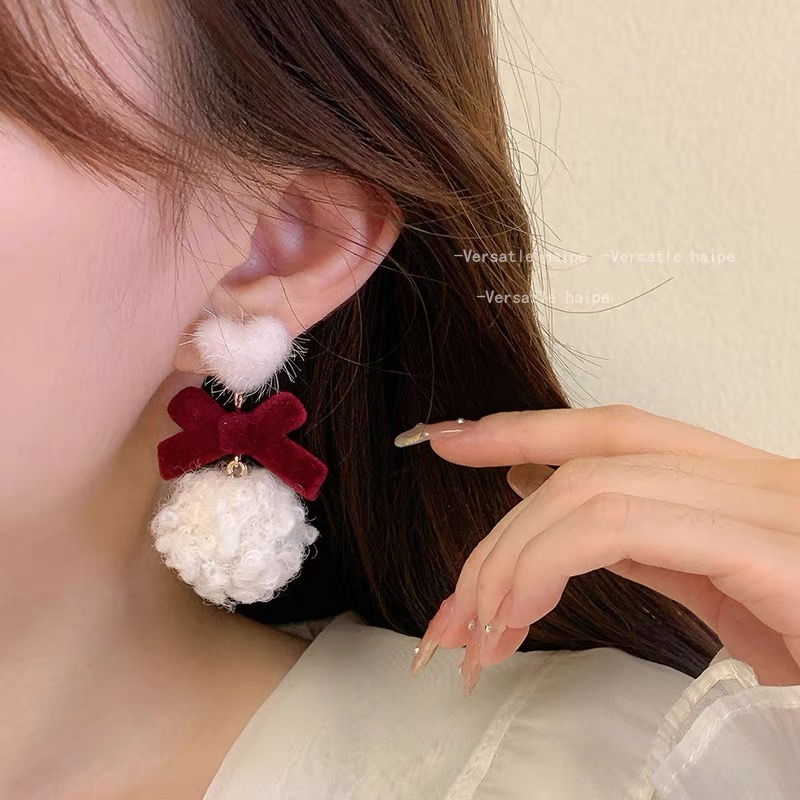 Kẹp tai nữ màu đỏ sang trọng, không cần xỏ khuyên, phù hợp mùa lễ hội