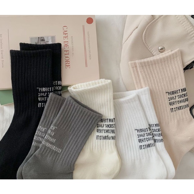 Vớ Tất trắng đen cổ cao Unisex phong cách thể thao, trẻ trung và năng động.