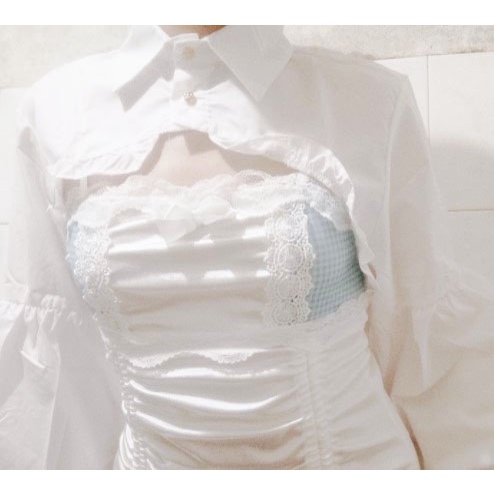 Cổ áo sơ mi giả tay phồng dài viền bèo cài nút vàng có thể tháo rời trang trí áo sweater cho nữ