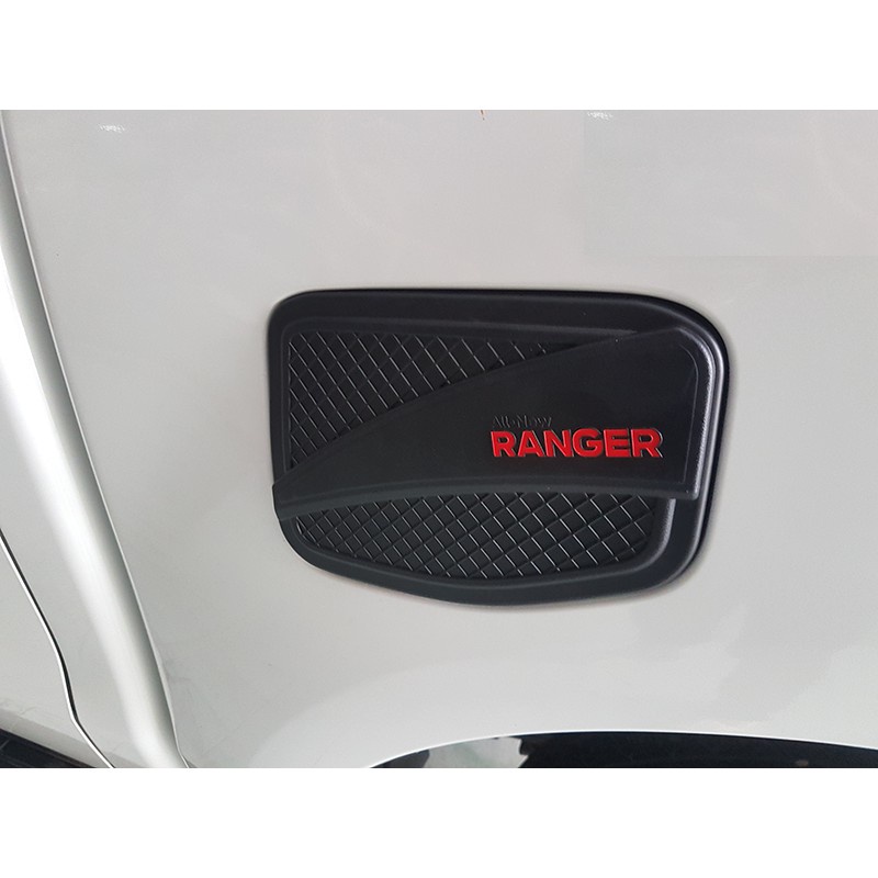 Ốp nắp xăng xe Ford Ranger 2016-2024, Chất liệu nhựa mạ crom và nhựa đen ABS