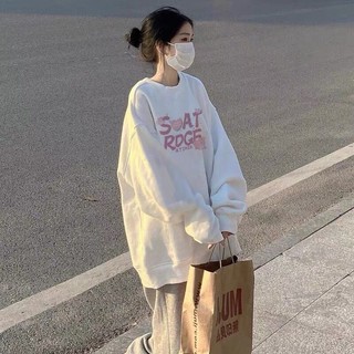 Áo Sweater SOAT Nữ Form Rộng Cổ Tròn Màu Trắng In trái tim Chữ Màu Hồng