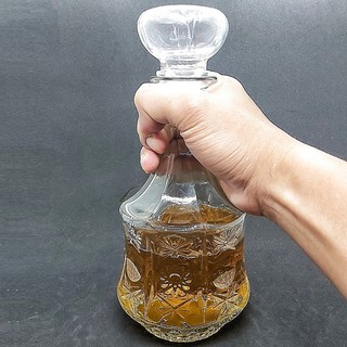 Chai Thuỷ Tinh Trụ Tròn Vát Eo 750 ml Trong Suốt , Sang Trọng