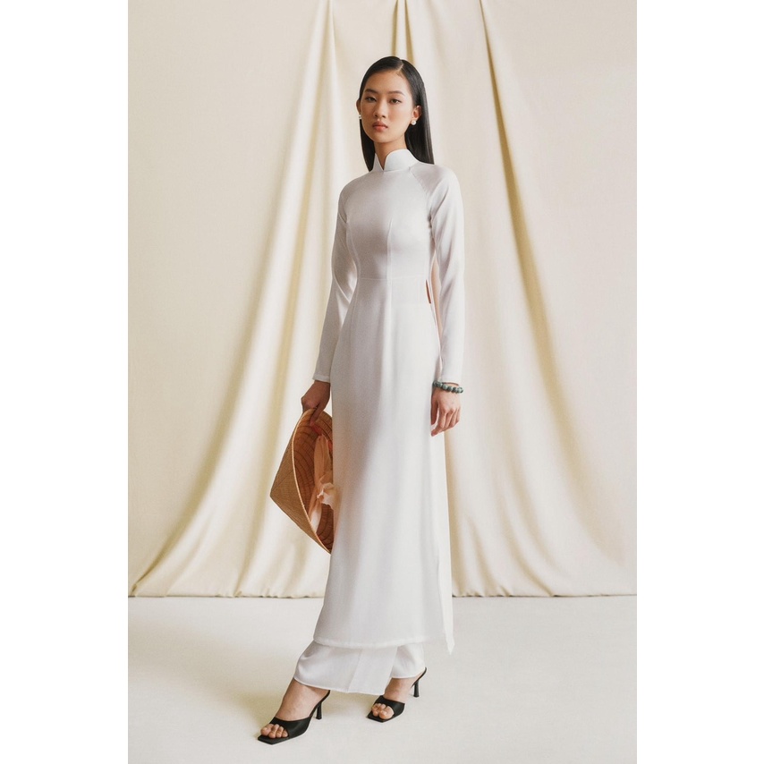 Áo dài Maven trắng truyền thống tay dài cổ trụ Tố Như