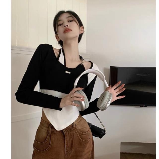 Áo Kiểu Tay Dài Nữ Phối Màu Cổ Yếm Thiết Kế Phối Xích Độc Đáo Phong Cách Hàn Quốc - AO071
