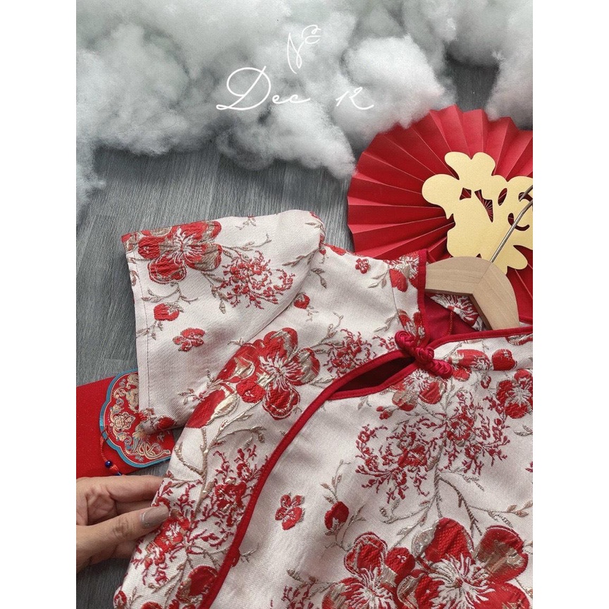 Set áo crop hoa đỏ cổ tàu chân váy chất liệu vải gấm set đồ diện chơi tết xinh xắn