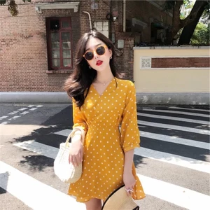 VÁY NỮ MÀU VÀNG CAM CHÂM BI TRẮNG TAY LỠ CÓ LÓT KHÔNG XÙ NHÃO