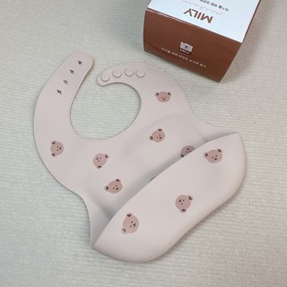 Yếm ăn dặm silicone chính hãng Mily silicone dày dặn, không bám bẩn.