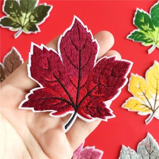 1 miếng dán ủi thêu hình lá phong nhiều màu sắc