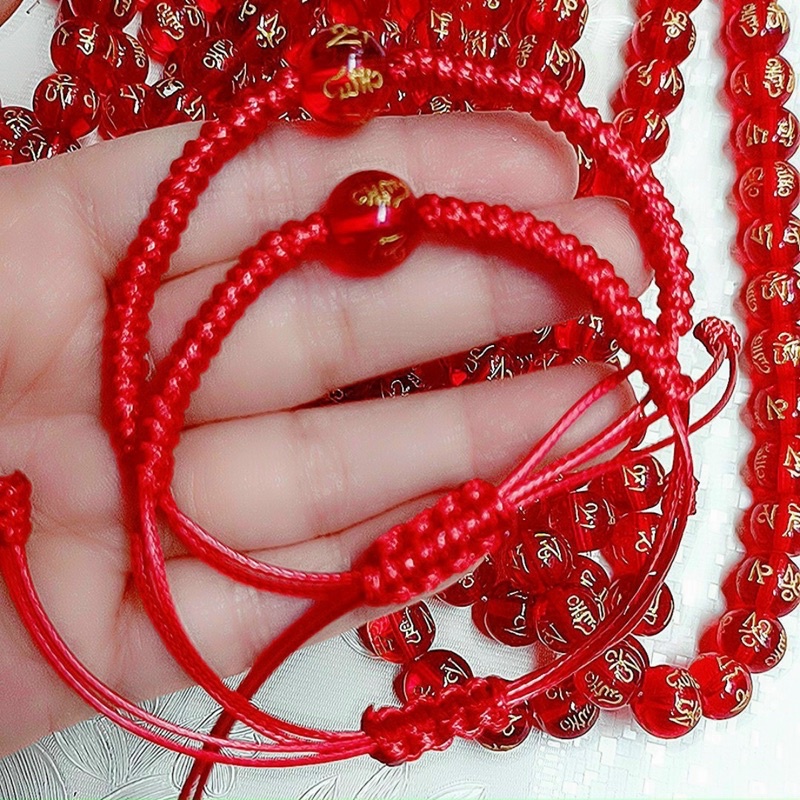 Vòng tay chỉ đỏ may mắn đính hạt đá khắc chú Quan Âm Tiếng Phạn - Án Mà Ni Bát Di Hồng