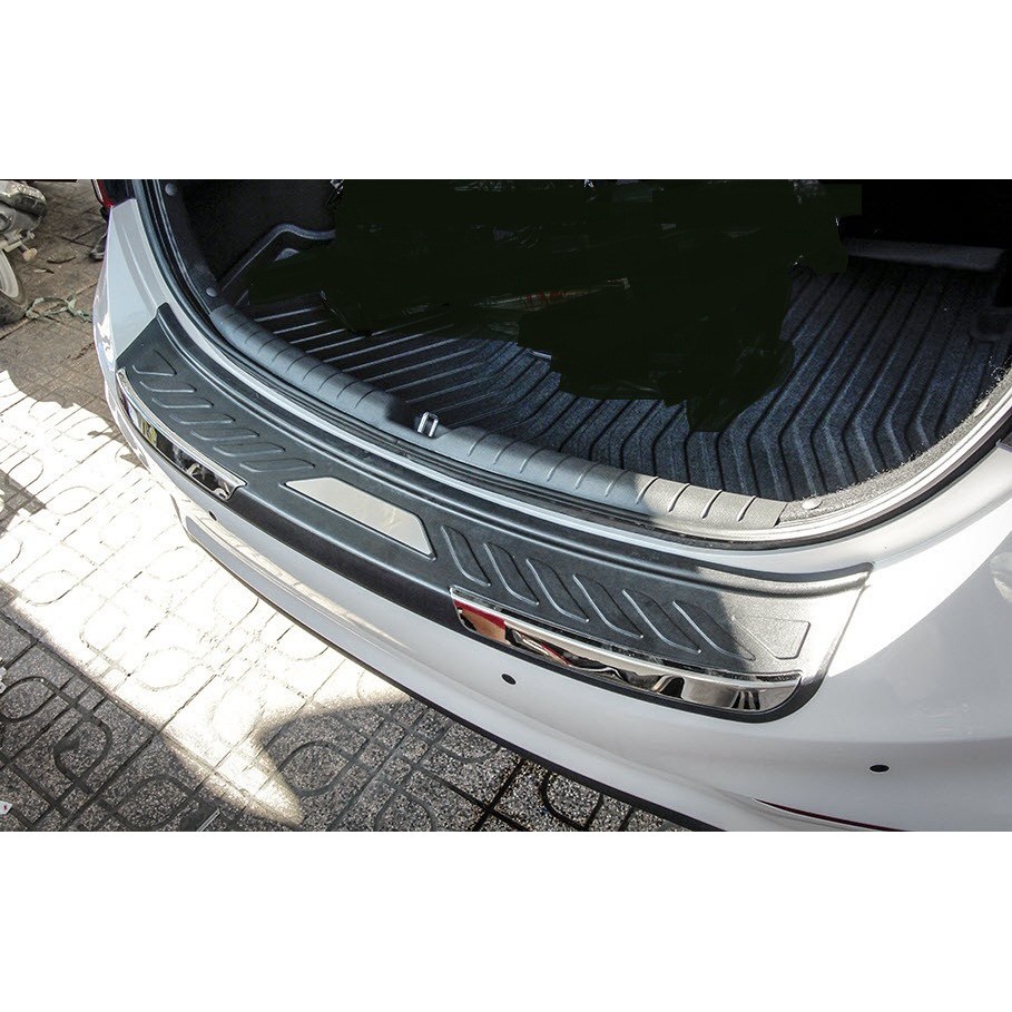 Ốp chống trầy cốp ngoài Huyndai Accent 2021-2023, Mẫu nhựa 3D đen ABS cao cấp