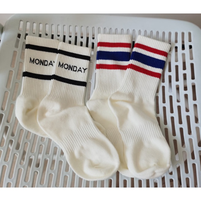 Vớ Tất cổ cao nam nữ chữ MONDAY phong cách thể thao, trẻ trung và năng động.
