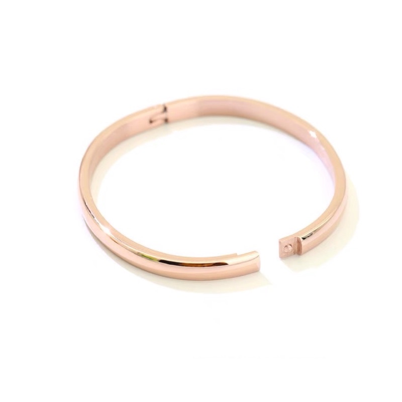 Vòng tay titan kiểu oval trơn form bầu bản 5mm không gỉ có khóa mở (Khắc chữ theo yêu cầu)