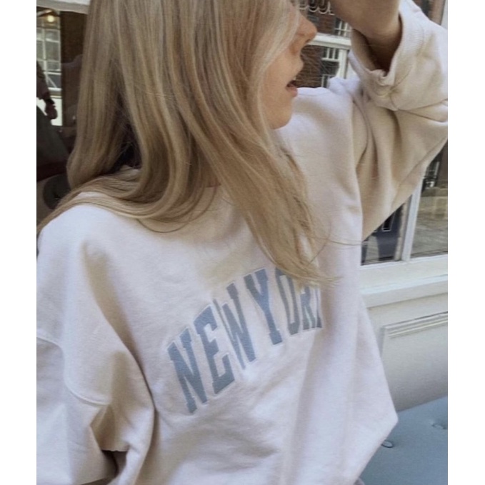 Brandy Melville Erica New York Sweatshirt (Áo nỉ màu be thêu chữ New